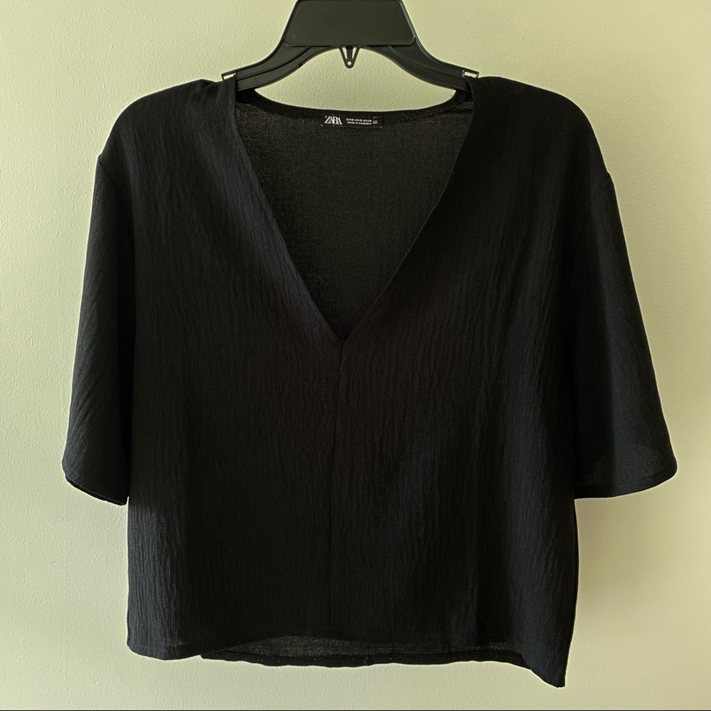 Zara Women’s Black V-Neck Short Sleeve Blouse. Size Small